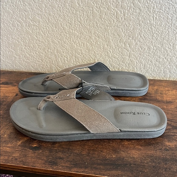Club Room Riley gray flip flops - Picture 2 of 6